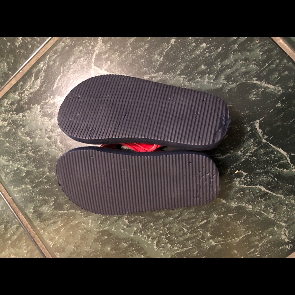 OshKosh flip flops - Picture 2 of 4